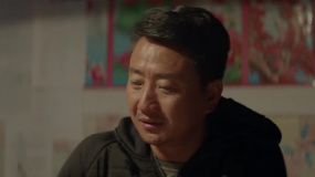 女孩初到農(nóng)村有些局促，善心大哥替她解圍，沒想到遇到更尷尬的事