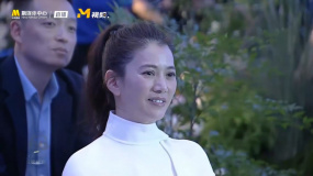 微風樂集少兒藝術團現(xiàn)場演唱《懂你》 袁詠儀在臺下認真傾聽