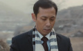 中村一郎跪在楊黑子一家墳前，替父懺悔當(dāng)年犯的過錯！