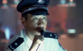 警察全体出动抓捕逃犯，场面壮观