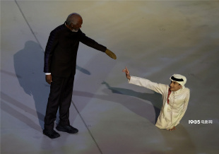 卡塔尔世界杯开幕！摩根·弗里曼与残疾少年对话
