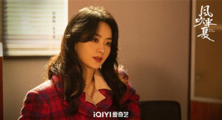 大波浪紅唇墊肩皮衣…趙麗穎新劇化身復(fù)古女老板