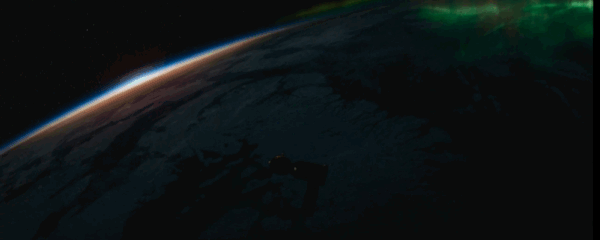 宇宙探索!电影频道12月4日22:20播出《地心引力》