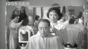 《女理发师》2：在60年前的电影里仿...