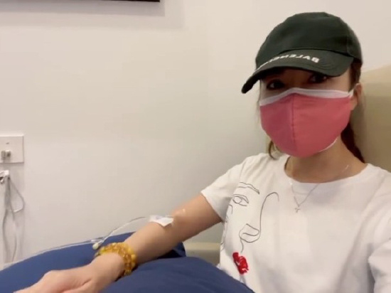 李施嬅正在接受治療
