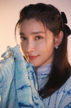 李冰冰穿藍(lán)色毛衣溫柔優(yōu)雅 膚白貌美滿滿少女感！