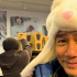 童心十足！梁朝偉曬滑雪自拍 頭戴可愛毛絨兔子帽