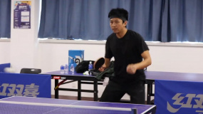 《中国乒乓之绝地反击》发布花絮 邓超为演好角色学习打乒乓球