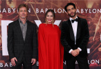 当地时间1月12日，电影《巴比伦》在英国伦敦举行首映式，导演达米恩·查泽雷携主演布拉德·皮特、玛格特·罗比、迭戈·卡尔瓦、凯瑟琳·沃特斯顿等亮相。