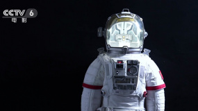 幕后：揭秘《流浪地球2》宇航服与机械臂制作细节
