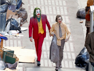 《小丑2》洛杉矶热拍 华金·菲尼克斯灰头土脸现身