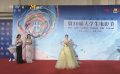 蔣夢(mèng)婕身穿長(zhǎng)裙亮相第30屆大學(xué)生電影節(jié)“青春之夜”紅毯