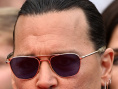 力破不合？德普出席《杜巴利伯爵夫人》戛納首映