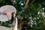 张婧仪新剧《惜花芷》官宣 湖畔呢喃芭莎大片曝光