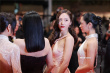 宋康昊新片《蜘蛛网》戛纳首映 郑秀晶化身明艳复古美人