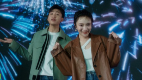 皓史成雙！喜劇電影《透明俠侶》曝轉(zhuǎn)運曲MV 王皓史策甜蜜對唱