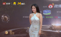 歌手袁娅维现身2023微博电影之夜红毯