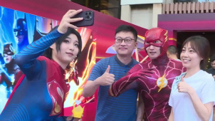 《闪电侠》中国首映 “超级英雄”点燃影迷热情