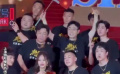 《热烈》剧组红毯好像拉拉队 黄渤王一博把红毯走成运动会入场式