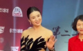 金爵獎(jiǎng)主競(jìng)賽單元評(píng)委、演員宋佳踏上金爵獎(jiǎng)?lì)C獎(jiǎng)典禮紅毯
