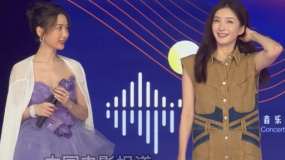 江疏影、毛曉彤現(xiàn)身灣區(qū)升明月彩排現(xiàn)場(chǎng) 彩排聊天好開心