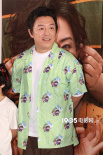 黃渤閆妮《學(xué)爸》首映 蘇有朋盼家長少“卷”孩子