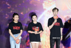 动画电影《奇迹少女》8月16日在北京举行亚洲唯一首映礼， 电影制片人尚琳琳，以及为《奇迹少女》中女主角马丽娜、男主角黑猫罗尔配音的配音演员贾晨露、周子瑜出席活动，并与观众分享了影片创作的感悟。
