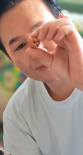 张颂文分享做手串 表示期待《西小河的夏天》续集