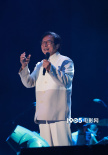 两大巨星同台！成龙助阵周杰伦演唱会 合唱《听妈妈的话》