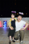 破6億！黃渤曬《學(xué)爸》幕后照 與“兒子”互動溫馨有愛