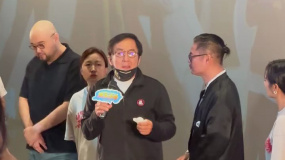 成龙看魏翔新片代入泪洒现场