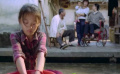 女孩照顧殘疾養(yǎng)父母 獨(dú)自撐起一個(gè)家！