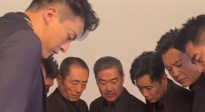 叔圈天团到齐了！ 来看《坚如磐石》首映直播