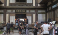 雙節(jié)戲不停 上萬名影視人堅守橫店片場
