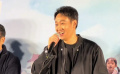 辛柏青拍《白塔之光》重回胡同 被街坊大姐直呼“周秉義”很親切