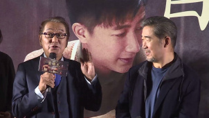 《我爸没说的那件事》北京首映 张国立和导演互称“发小”