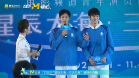 第八组成员单敬尧、黄曦彦领取任务卡