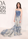 美神降临！安妮·海瑟薇亮相2023 CFDA时尚大奖