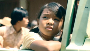 《他们先杀了我父亲：一个柬埔寨女儿的回忆录》做工精致且独特