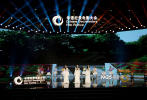 11月18日晚，第二届华语纪录电影大会“金海鸥”推优盛典暨闭幕式在广州珠海举行。八部影片从参赛32部作品中脱颖而出，获得九项荣誉。闭幕式之前，大会还举行了“光荣大道”仪式，不少入围作品主创人员首先在这里与观众见面。