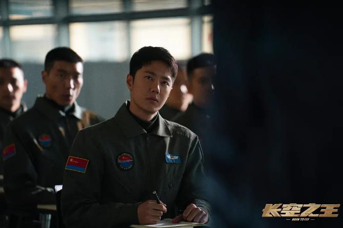 《长空之王》韩国上映 主演王一博发布问候视频