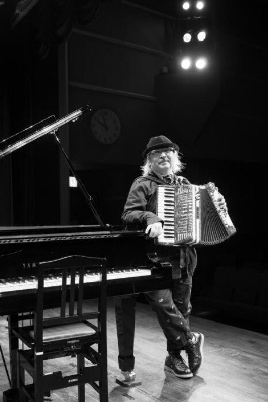 日本音乐人冈田彻因心衰去世 享年73岁