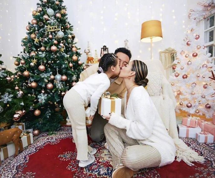 蔡詩(shī)蕓王陽(yáng)明曬一家三口合照破婚變傳聞 并計(jì)劃生二胎