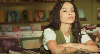 佐伊·克拉维茨导演处女作 改名《眨眼两次》定档