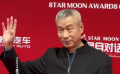 66歲劉佩琦紅毯下跪簽名 真正的人民藝術(shù)家！