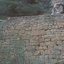 峡江疑影