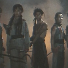 峡江疑影