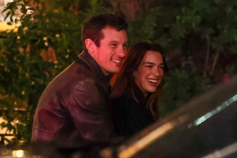 就是要秀!啪姐卡哥约会再度被拍 相互贴贴秀恩爱