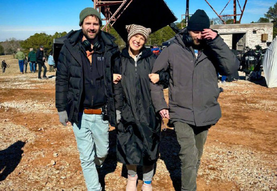 在拍了!《怪奇物语5》片场照 小11同框达菲兄弟