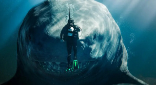 电影频道2月22日18:00播出电影《巨齿鲨2：深渊》